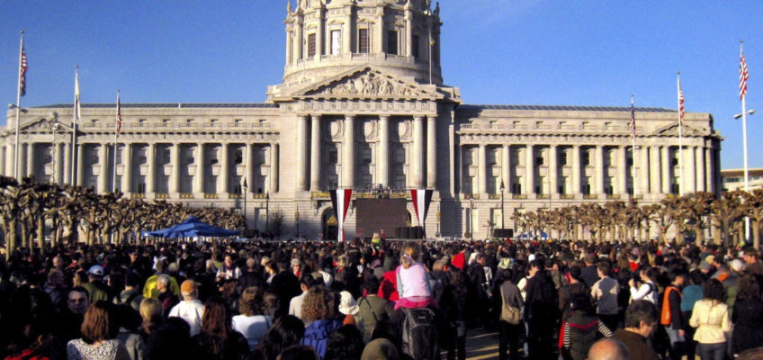 Image of Capitol with Citizens