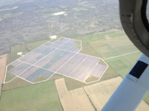 Aerial photo of Austin’s 30 MW solar farm in Webberville (credit: tdog via Wikimedia Commons)