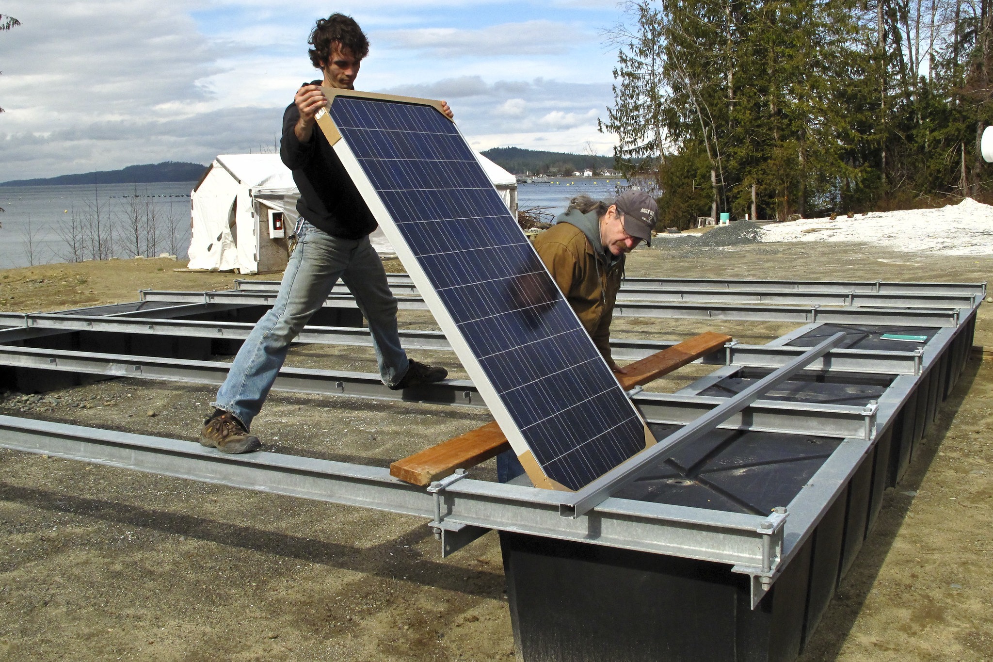 rhode-island-s-community-solar-program-institute-for-local-self-reliance